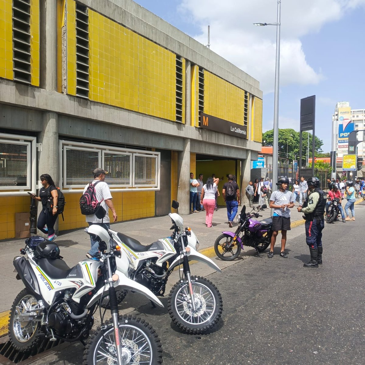 PolisucreOficia's tweet photo. #20deJunio Cumpliendo lineamientos del @MijpVzla se informa a la ciudadanía  Puntos de Atención al Ciudadano (PAC) bajo estricta supervisión se encuentran activos en: #LosDosCaminos #Sebucan #AvSanz #Petare  #LaUrbina  #UrbTerrazasDelAvila #LosCortijos #LaCalifornia #Mariches https://t.co/LbinfneOYr