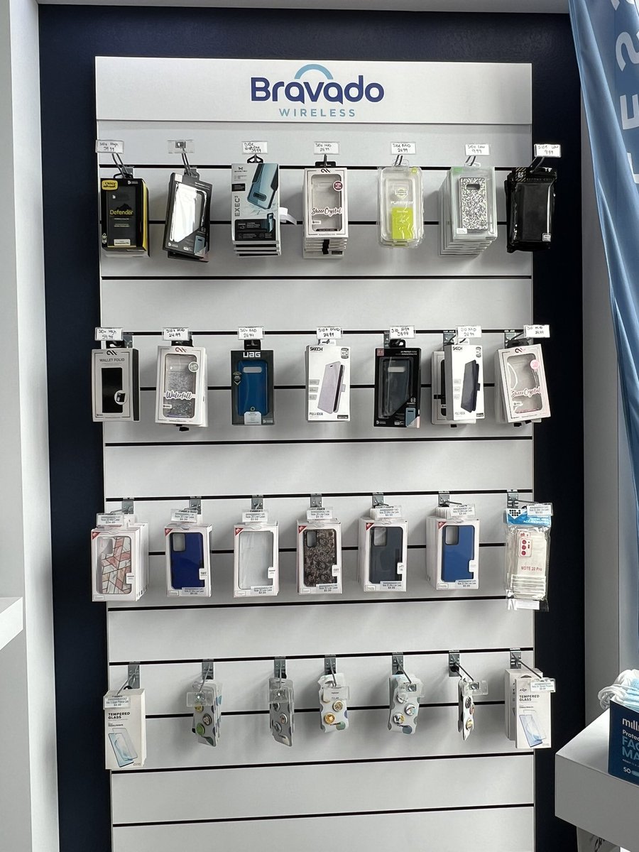 Looking for accessories to enhance your mobile experience? Look no further! Our store not only offers top-notch phone plans but also a range of functional accessories! 🙌🏼🤩
