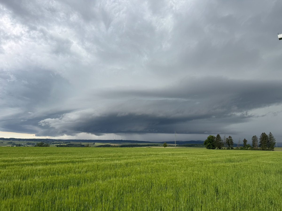 bliksemrick's tweet photo. Storms last Tuesday in Belgium. https://t.co/kux5UBQZV4