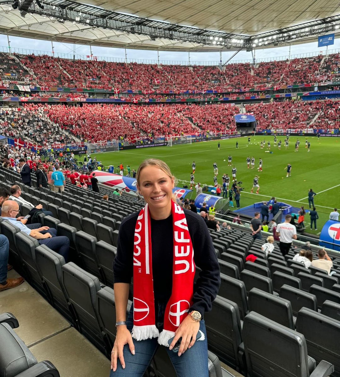 CaroWozniacki's tweet image. Had fun cheering on Denmark today! 🇩🇰 Let’s win the next one and keep moving forward 💪🏻🇩🇰 
Thank you @adidas for the brilliant hospitality!