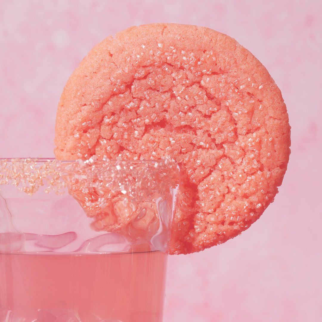 tiffstreats's tweet image. Swipe to turn Pink Lemonade into a cookie! 🍋 #pinklemonade #summer #tiffstreats