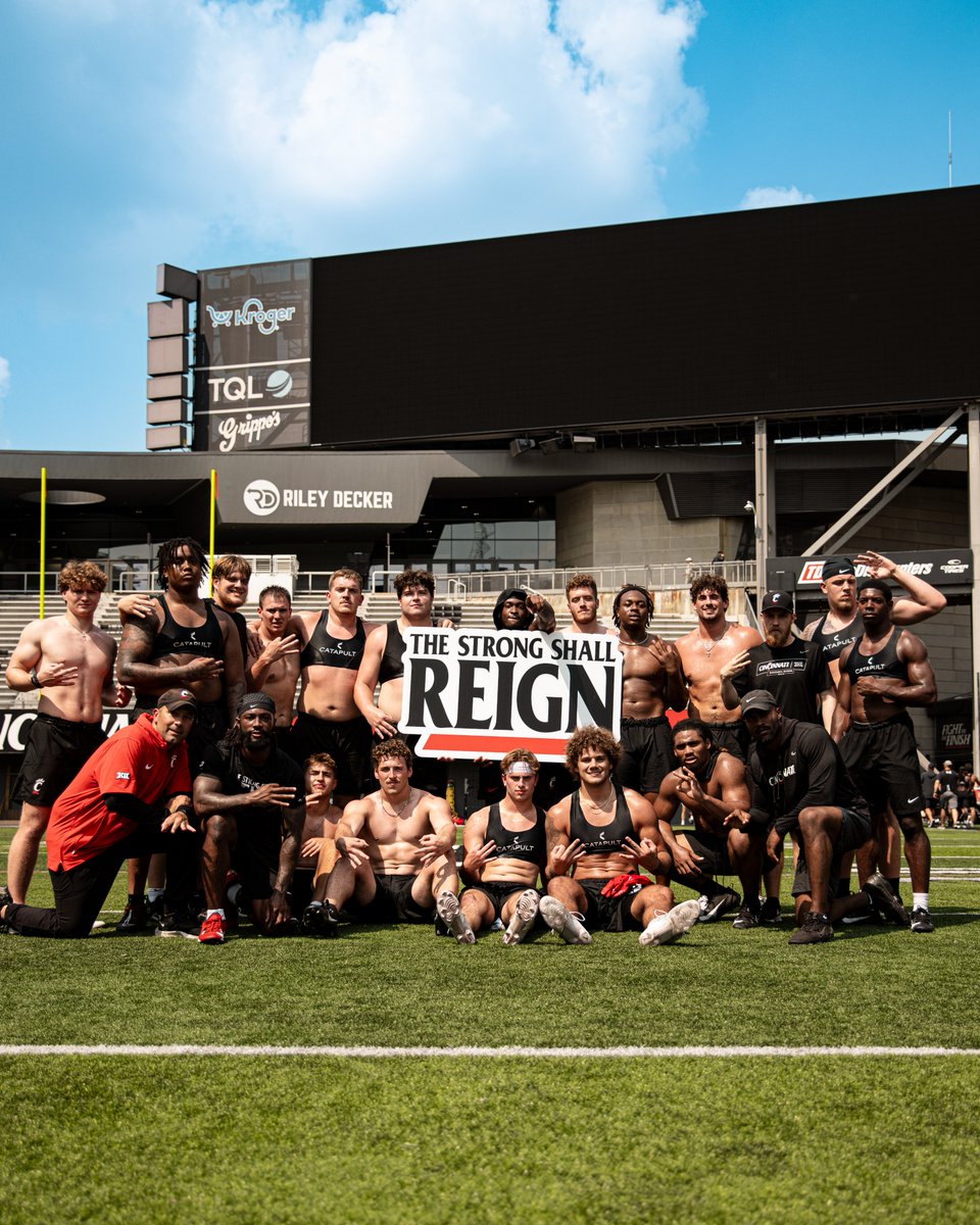 Crew 3 does it again! 
#TheStrongShallReign x #Bearcats