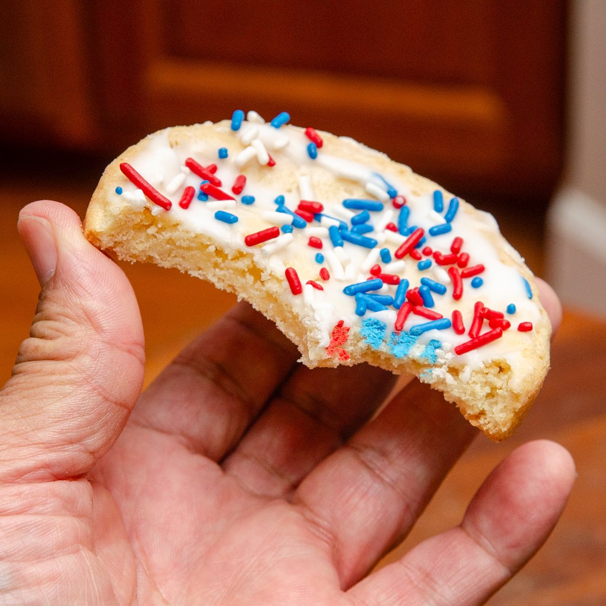 kendemery's tweet photo. Confetti Sugar Cookie drop - 
https://t.co/6Zi9445vOV

Our Confetti Sugar Cookie is a 4 inch, 2 ounce cookie topped with vanilla glaze along with red, white and blue sprinkles. 
This cookie is crispy, buttery and packed with flavor. https://t.co/uAloSLxSzy