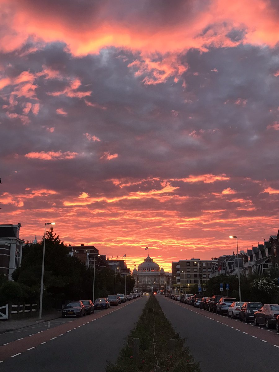 IngeNoor's tweet image. Scheveningen on Fire ❤️‍🔥 #Scheveningen #fierysky #dutchseaside #summernight