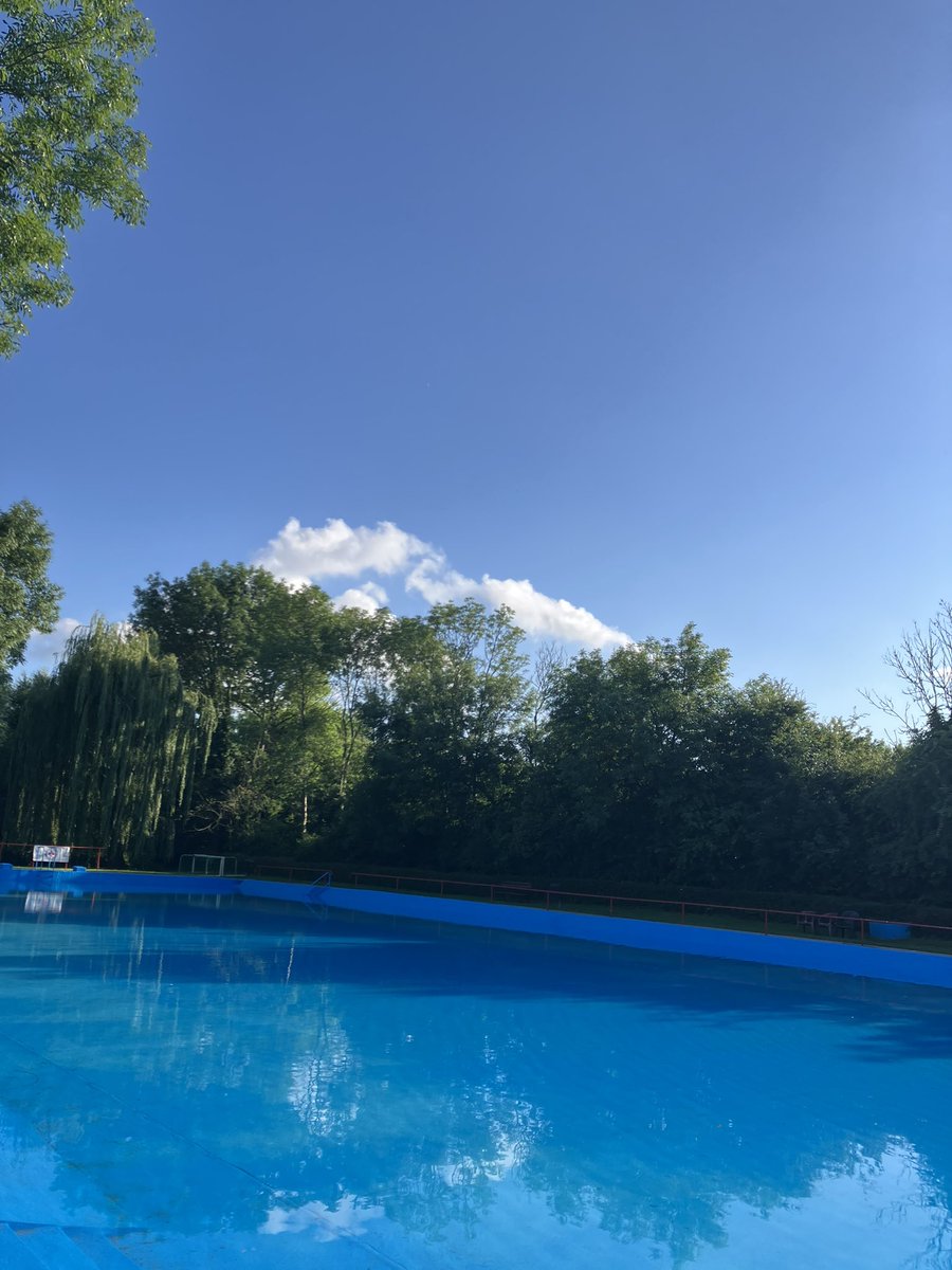 CoraLandshuter's tweet image. #Feierabend #Publicviewing ⚽️🇩🇪 #freibad #langenweddingen #sülzetal  😎☀️💦