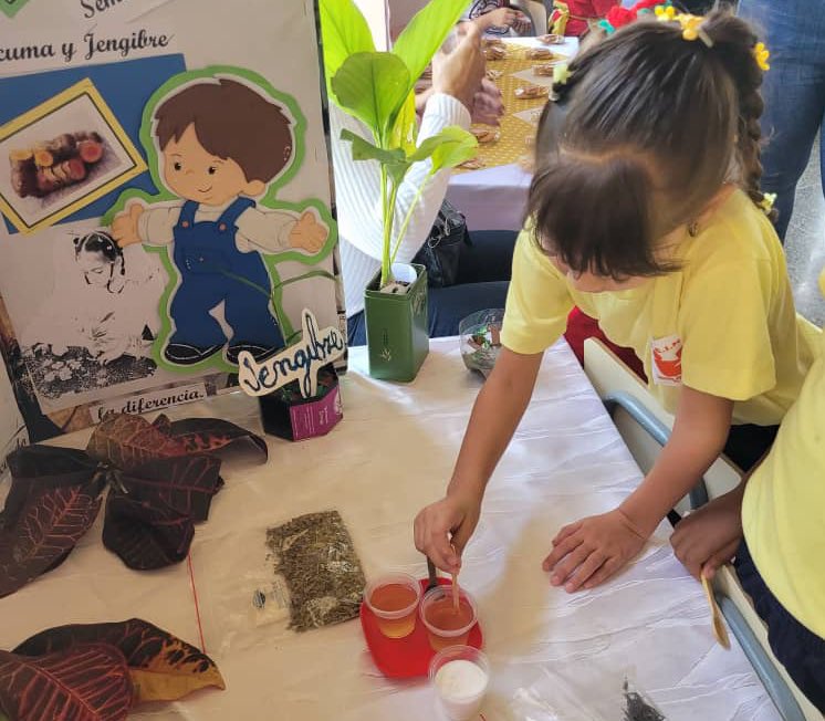 Hoy, jueves 20 de junio en el C.E.Gran Colombia: encuentro de Haceres, Saberes y Sabores en la Feria Socio Productiva.
<a href="/_LaAvanzadora/">Yelitze Santaella</a> 
@CDCECaracas 
<a href="/NicolasMaduro/">Nicolás Maduro</a>