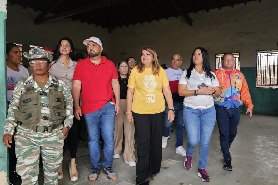 Nos vinimos a la E.B. República de Haití en Carúpano, a inspecionar los espacios de esta institución educativa que pronto será intervenida por las #Bricomiles.

<a href="/NicolasMaduro/">Nicolás Maduro</a> 
<a href="/MPPEDUCACION/">MPPEDUCACION</a>