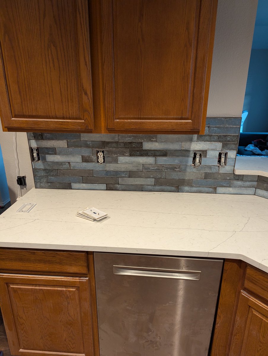 dev_music21's tweet image. Absolutely LOVE our new backsplash!! 😍😍 Just have to paint the cabinets and install carpet in front of our stairs and we are officially DONE with our remodeling! For now 😏😂 #remodel #newkitchen