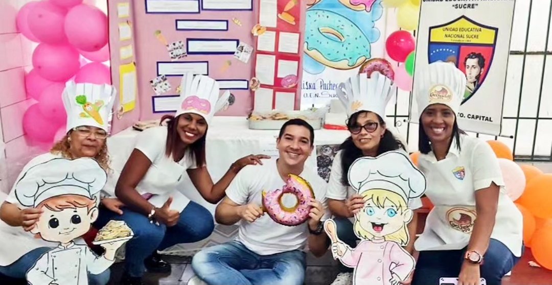 Hoy la UEN Sucre presente en la Expo Productiva Educación 2024 desde la Parroquia Sucre de Caracas. Nuestros estudiantes participaron con su Proyecto Socioproductivo basado en la Gastronomía Venezolana fortaleciendo la identidad nacional y promoviendo el emprendimiento productivo