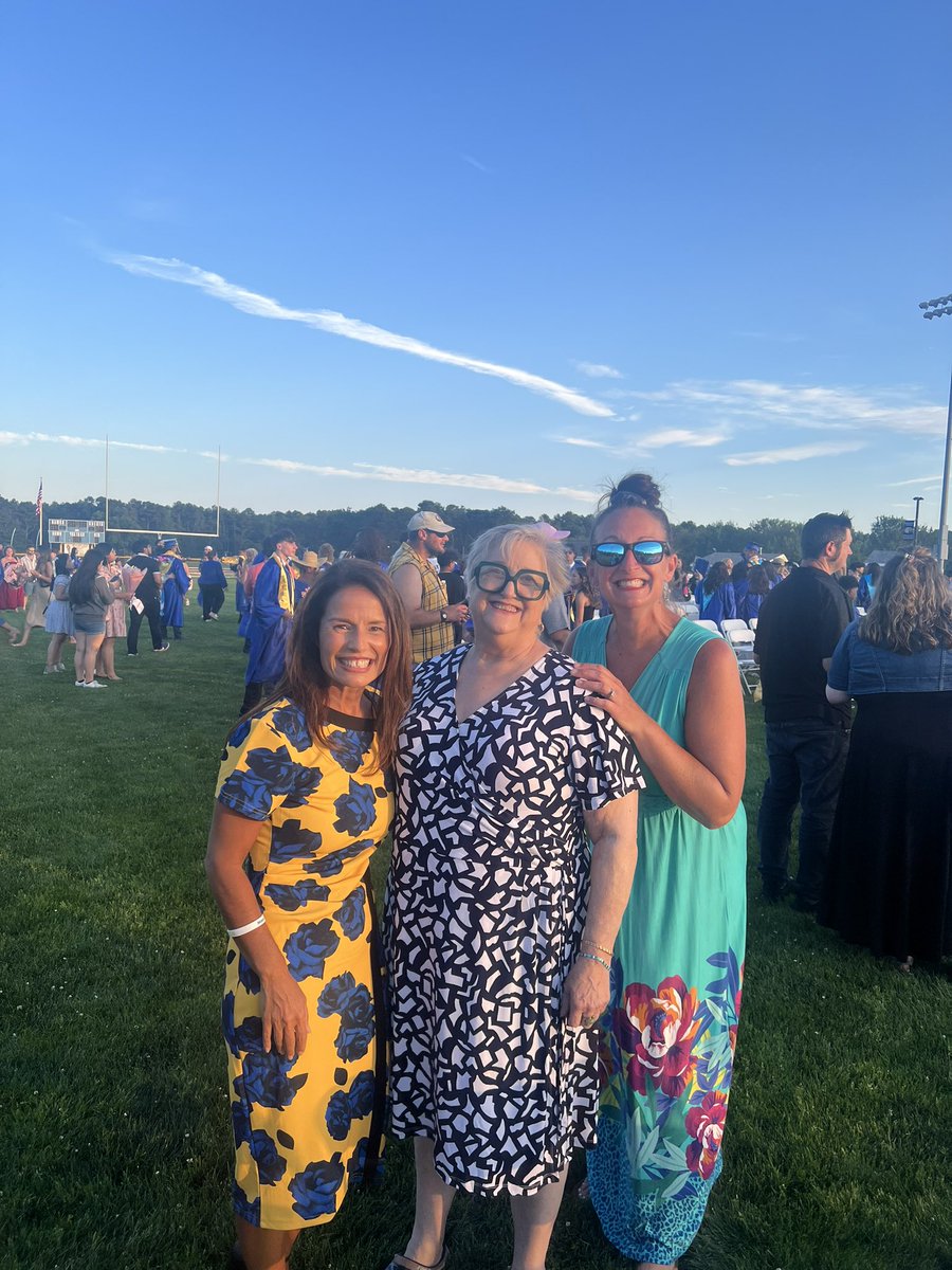 Diane Pedroza tweet media