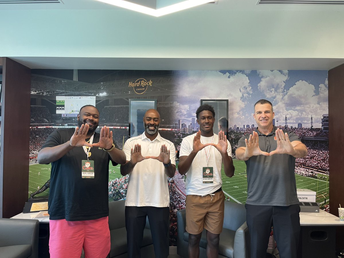 ZyanGibson's tweet photo. Miami!!!!! Thank you for showing us a great time! 
@coach_cristobal 
@Co_Jackson21
@JasonTaylor
@CoachRumph16
@CanesFootball
#allAboutTheU https://t.co/cE254IpBft
