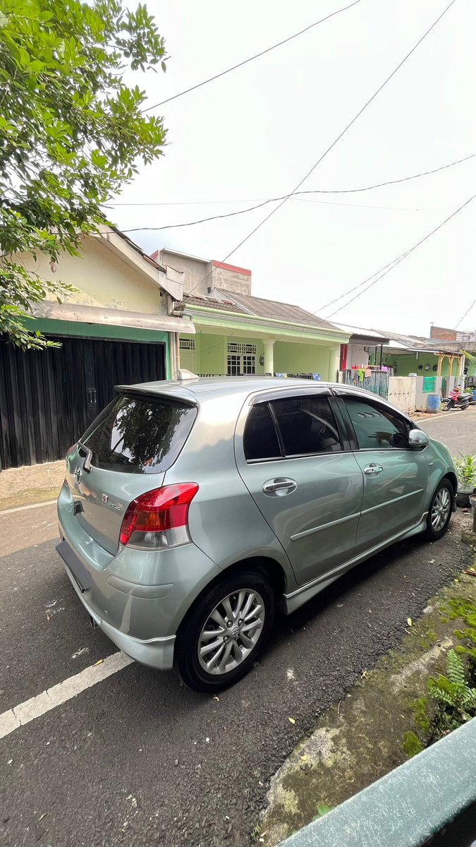Melliamaya's tweet photo. Our first Car 🥰. Gw ga berani posting dimana2 , disini aja sebagai memori biar terkenang bahwa alhamdulillah kami bisa punya kendaraan roda empat dengan jeri payah. Terharu akhirnya bisa mudik ga capek kepanasan &amp; keujanan lg . Semoga membawa berkah ya paw paw 😘 https://t.co/koKWxKbkBJ