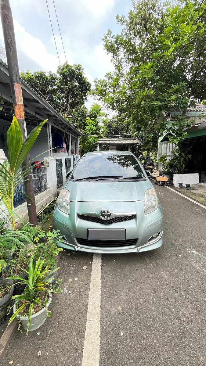 Melliamaya's tweet photo. Our first Car 🥰. Gw ga berani posting dimana2 , disini aja sebagai memori biar terkenang bahwa alhamdulillah kami bisa punya kendaraan roda empat dengan jeri payah. Terharu akhirnya bisa mudik ga capek kepanasan &amp; keujanan lg . Semoga membawa berkah ya paw paw 😘 https://t.co/koKWxKbkBJ