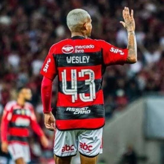 O Varella quando voltar da seleção, acho que não vai ser mais o titular do Flamengo, não, viu.