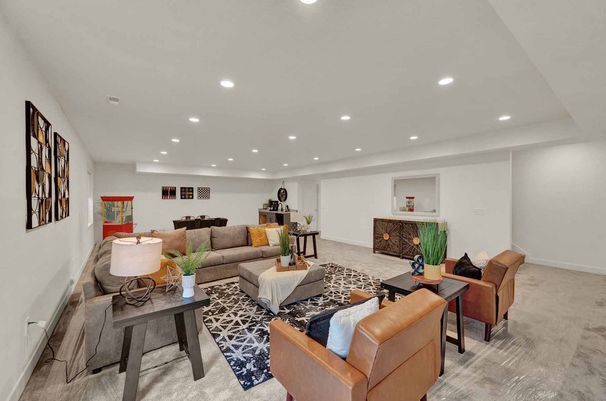 taraparas's tweet photo. 🏡 Stunning Brand new Holladay Home! $1,499,000 | 5 Beds | 6 Baths | 4,371 Sq. Ft. | Open House 6/22, 12-2pm | $10K for closing costs or rate buy-down.✨ No HOA. https://t.co/zs0zsgqliw https://t.co/BOjJJM0P8W
