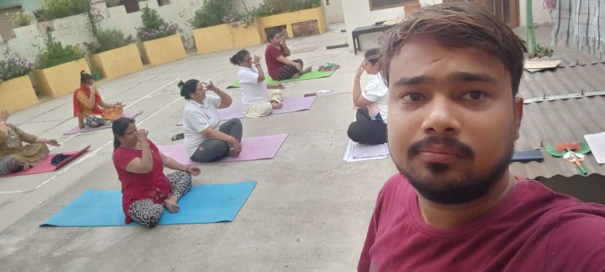 rishabhmzn's tweet photo. #CSCYogaWithFamily, #YogaForSelfAndSociety, #IDY2024, @moayush, @CSCegov_,  @CSCSPV_Health 

Happy international yoga day 
#Csc pe yoga 
Vle name Akanksha 
Csc id 314755350019
District Muzaffarngar https://t.co/LqstGjNnvi