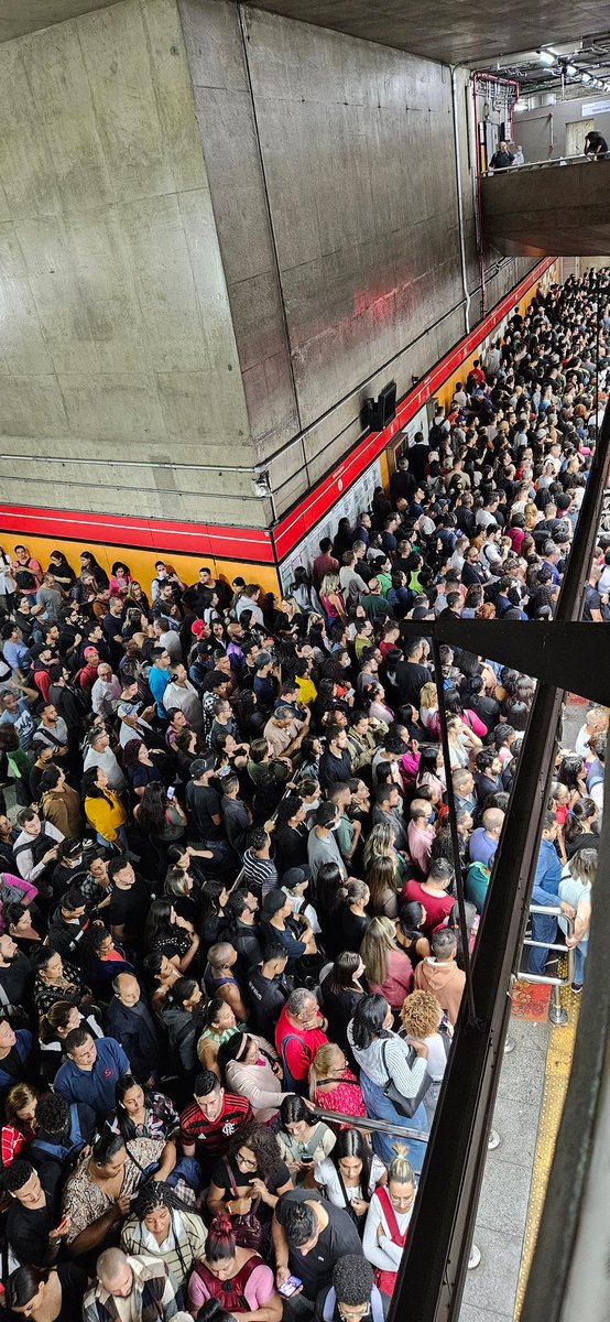 andreiadoliveir's tweet photo. Eu tenho uma relação abusiva com SP e posso provar. Se fosse um filme seria "Estação Sé: 18 horas" https://t.co/zQUcEafuzU