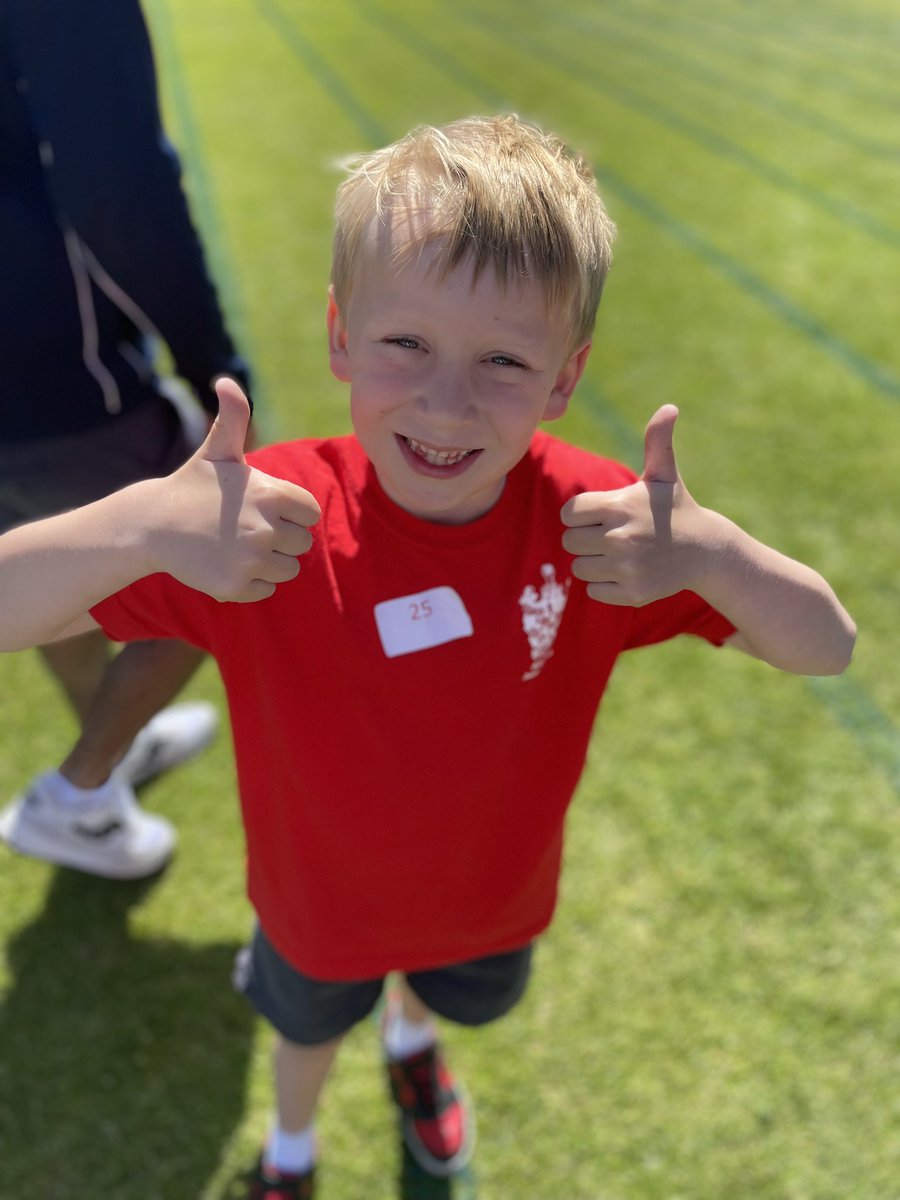 RAlldrick's tweet photo. Thank you @Alleyns_Junior for a fabulous sports day and what a day for it ☀️☀️ great work from the PE Dept #AlleynsSpirit #AlleynsCommunity @_JaneLunnon https://t.co/oxeP3xph3Q
