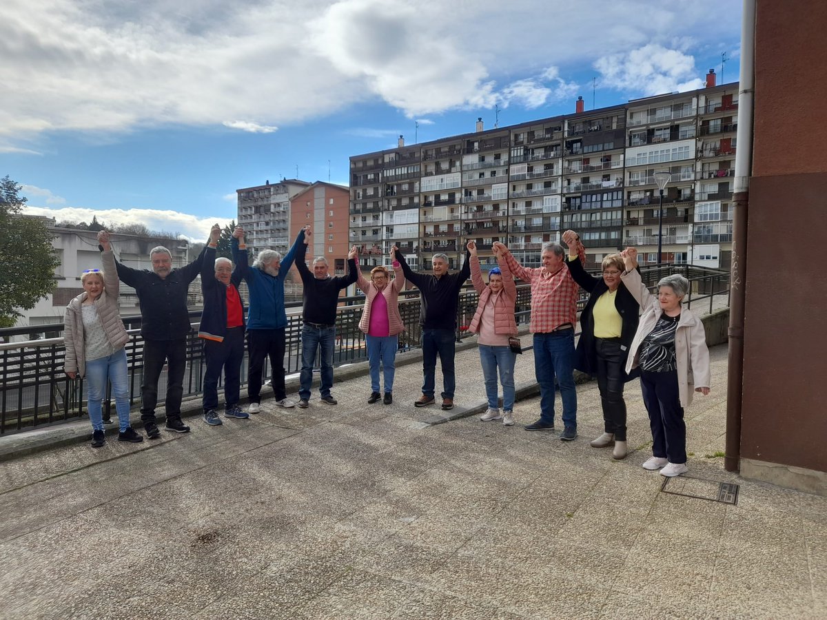 EkiHerri lehen instalazioaren akordioa itxi da. Horregatik, larunbat honetan kalera aterako gara interesdun guztiei horren berri emateko.
Bi informazio gune jarriko ditugu larunbat honetan 10:00etatik 14:00etara Niessen eta Herriko Plazan. Denon zain gaude.

 info@ekiherri.eus