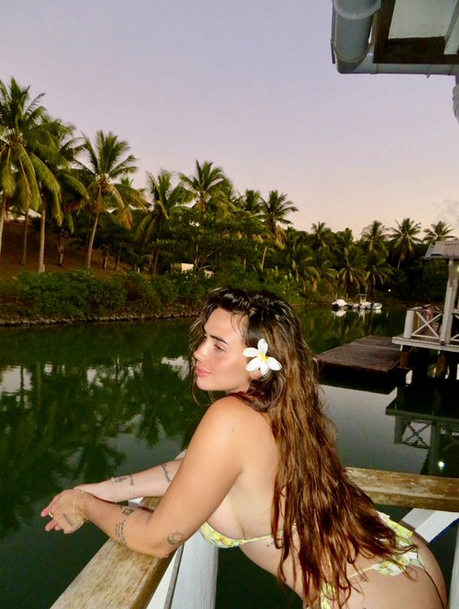 2 pic. Tropical g https://t.co/KuaO2AXMjY