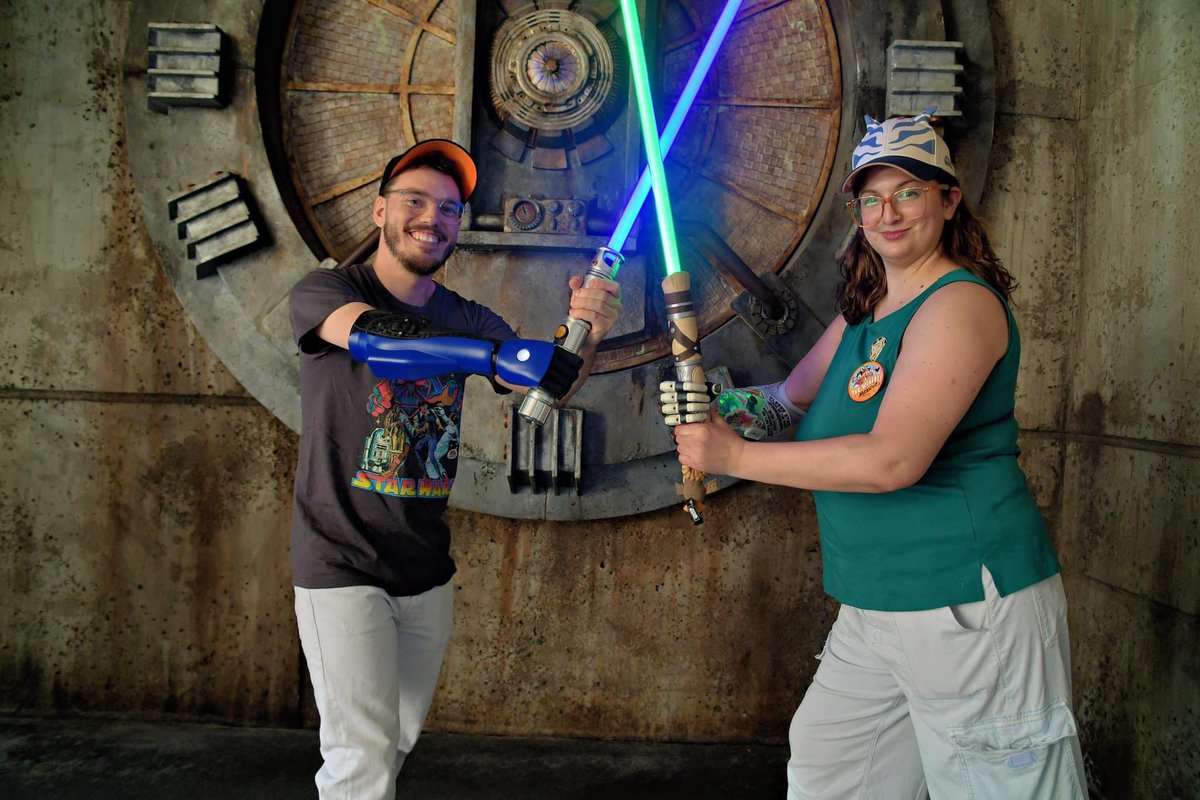 BionicArmLuke's tweet image. Hi #StarWars community! I’m Luke! I’m always looking to grow my friend group in this fandom! 

Would love to be mutuals with positive and open minded fans! 

I really like: the prequels, the OT, KOTOR, KOTOR2, Ahsoka, Legends, Mandalorian, TLJ, The Clone Wars ✨