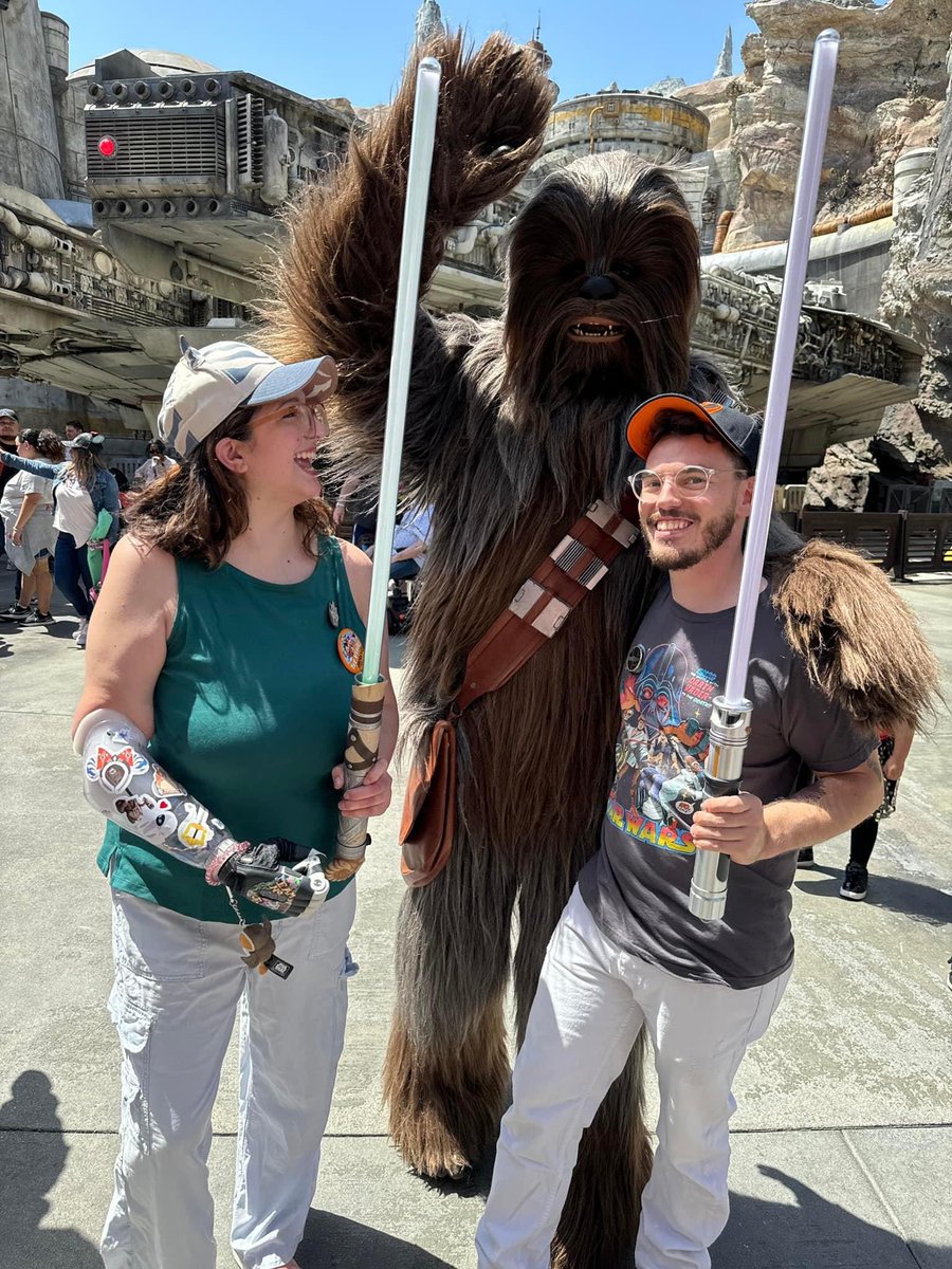 BionicArmLuke's tweet image. Hi #StarWars community! I’m Luke! I’m always looking to grow my friend group in this fandom! 

Would love to be mutuals with positive and open minded fans! 

I really like: the prequels, the OT, KOTOR, KOTOR2, Ahsoka, Legends, Mandalorian, TLJ, The Clone Wars ✨