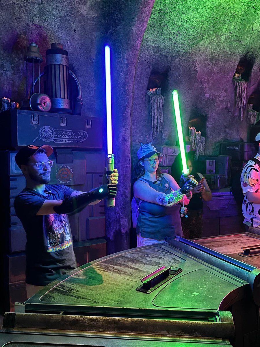 BionicArmLuke's tweet image. Hi #StarWars community! I’m Luke! I’m always looking to grow my friend group in this fandom! 

Would love to be mutuals with positive and open minded fans! 

I really like: the prequels, the OT, KOTOR, KOTOR2, Ahsoka, Legends, Mandalorian, TLJ, The Clone Wars ✨