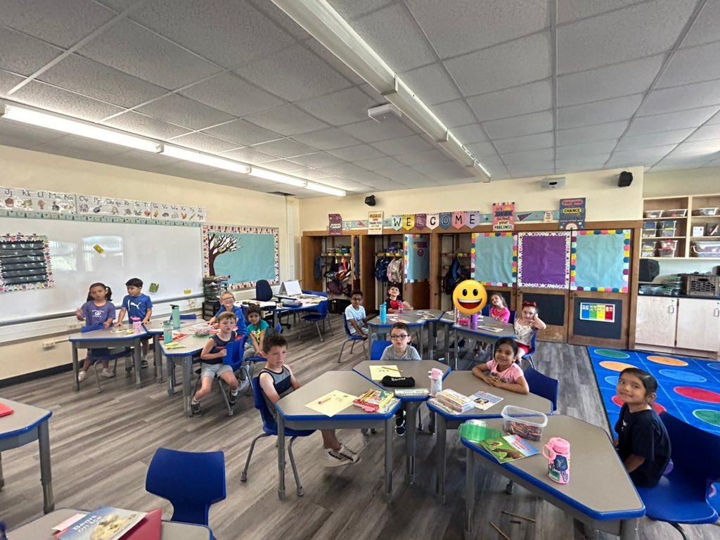 Today we visited the first grade classrooms! The children asked the teachers and students questions and the first graders gave them advice! They even got to sit at a first grade desk! Thank you first grade teachers!! ➡️1️⃣🎉 #firstgradeready <a href="/CBS_Bethpage/">Central Boulevard Elementary School</a> <a href="/MsKFoley/">Miss Foley</a> <a href="/missmonoyos/">Miss Monoyos</a>