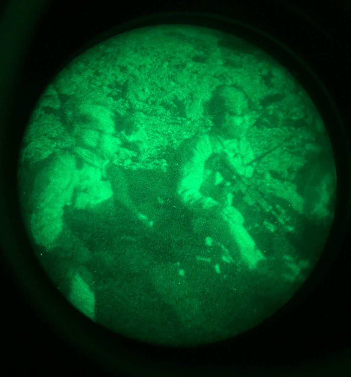 Ejercito_Chile's tweet image. La Agrupación de #Comandos N°6 “Leucotón”, realizó un ejercicio de comprobación de capacidades, en la Región de #AricayParinacota.
La Unidad efectuó saltos de paracaidismo básico militar, marchas de infiltración con equipamiento, orientación, tiro avanzado, entre otras.