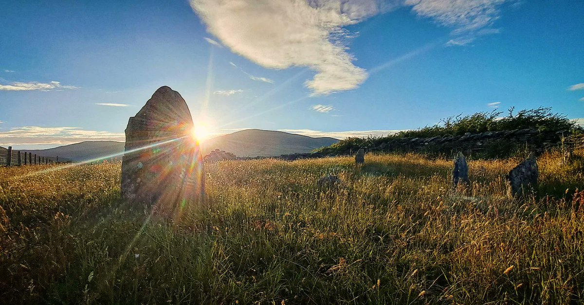 Manx_James's tweet photo. Cha nel mee shickyr cre'n fe sleih geeree beaghey boayl ennagh elley er lhimmey jeh Mannin!
Ta shoh #CashtalYnArd noght.
#gaelg #manx #isleofman #maughold https://t.co/scqBMzGMhX