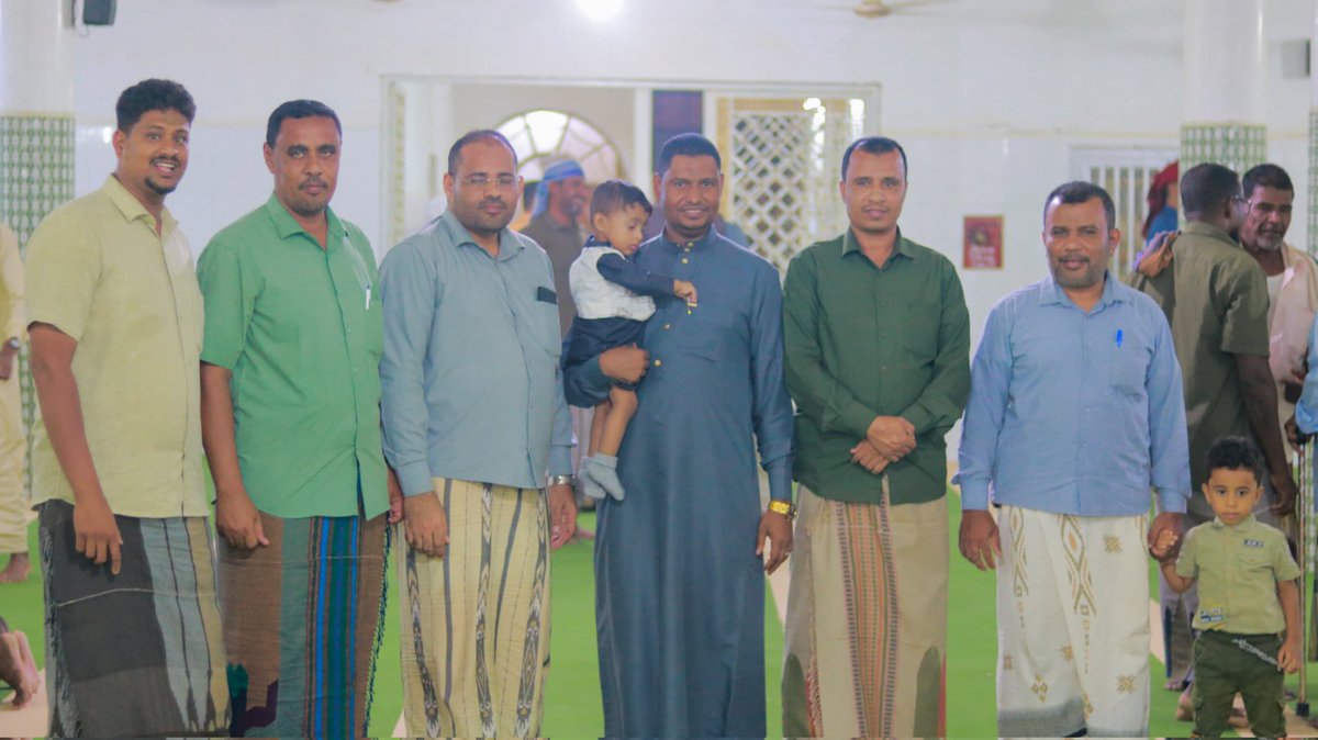 أبارك لعريسنا الشاب الخلوق باسل علي مهيدي ولعرسان زواج التيسير السادس عشر بالسويري 🌹🌹
بارك الله لهم وبارك عليهم وجمع بينهم في خير ورزقهم الحياة الزوجية السعيدة والذرية الصالحة 🤲🏻