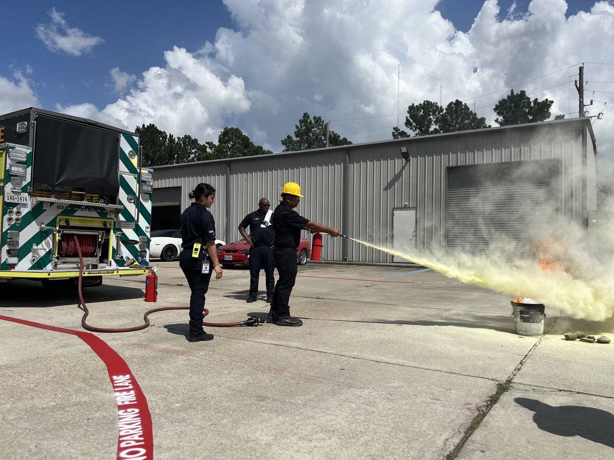 Kleinfiredept's tweet image. We had a fiery kick off for the 1st official day of summer. The Engine 32 crew visited w the crew at Guerrero Plating for some fire extinguisher training. It was hot but all fires were put out with expertise! #PASS #worksafety #fireextinguishertraining #KleinFireLife #hcesd16