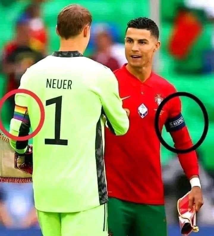 CarlRamirezA's tweet photo. ¡EL COMANDANTE CR7! 

CRISTIANO RONALDO SE NEGÓ A USAR EL DISTINTIVO 🏳️‍🌈 🏳️‍⚧️ EN LA EUROCOPA. 

En la Eurocopa 2020, se les IMPUSO arbitrariamente a TODOS los capitanes de selecciones nacionales, llevar el distintivo 🏳️‍⚧️🏳️‍🌈. 

Cristiano Ronaldo fue el único capitán de esa Euro que se negó a hacerlo. En su lugar, decidió llevar la cinta común de "RESPECT". 🫡