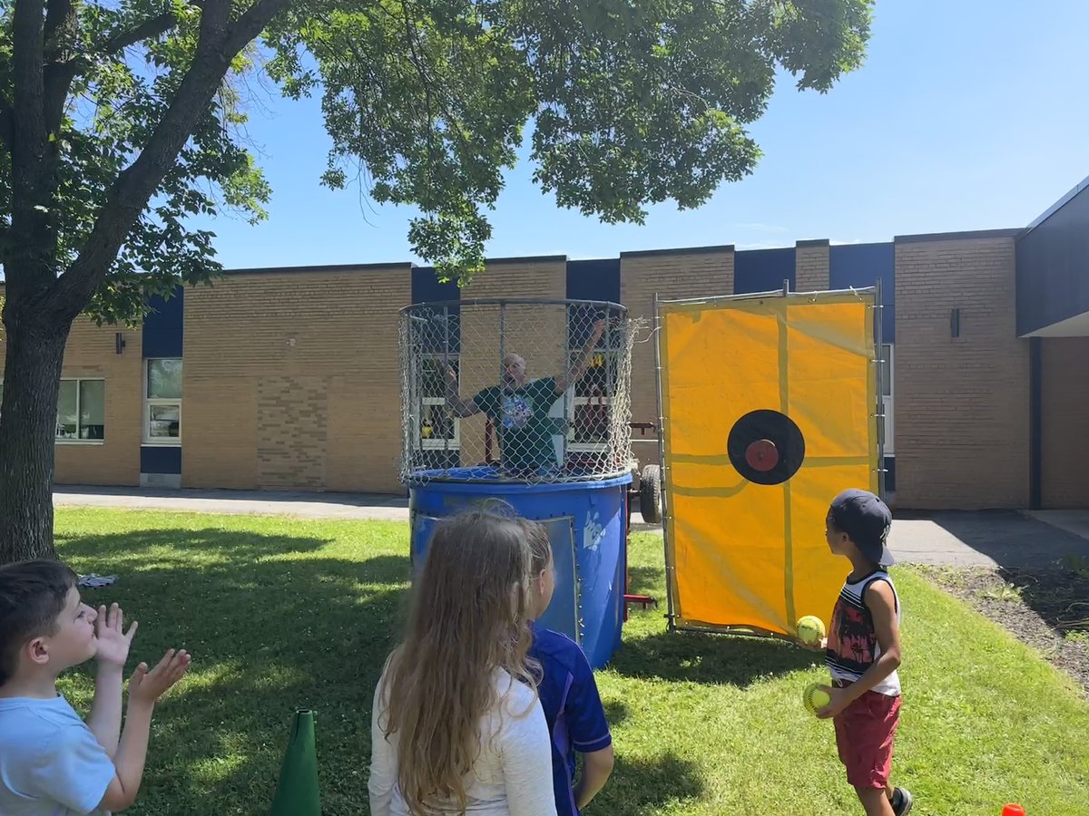Armstrong Stars had a BLAST at the end of year fun day! 🤩 #GCpride #ArmstrongStars