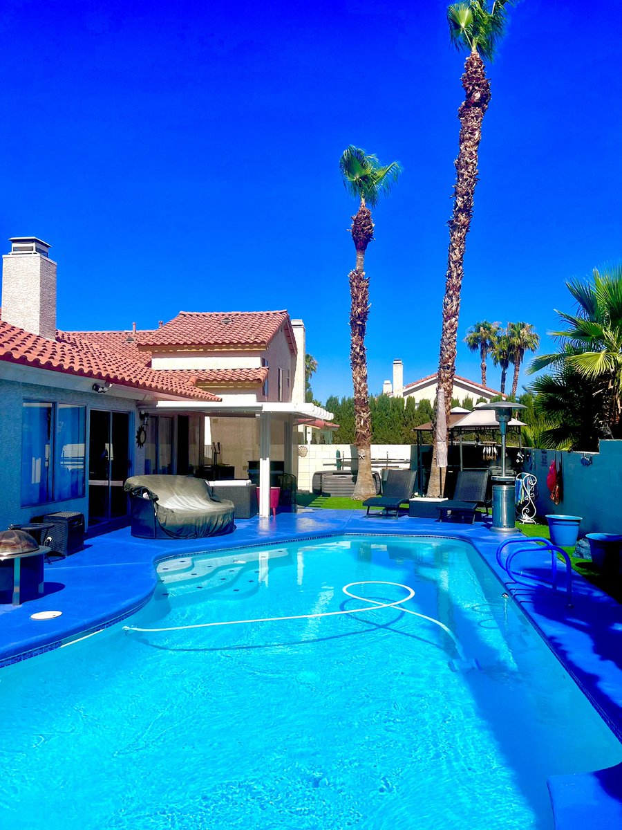 JoeDamicoWins's tweet image. Time for some well earned, well needed R&amp;amp;R. #lasvegas #thehostoflasvegas #bythepool #paradise #vegasbaby #sunshine