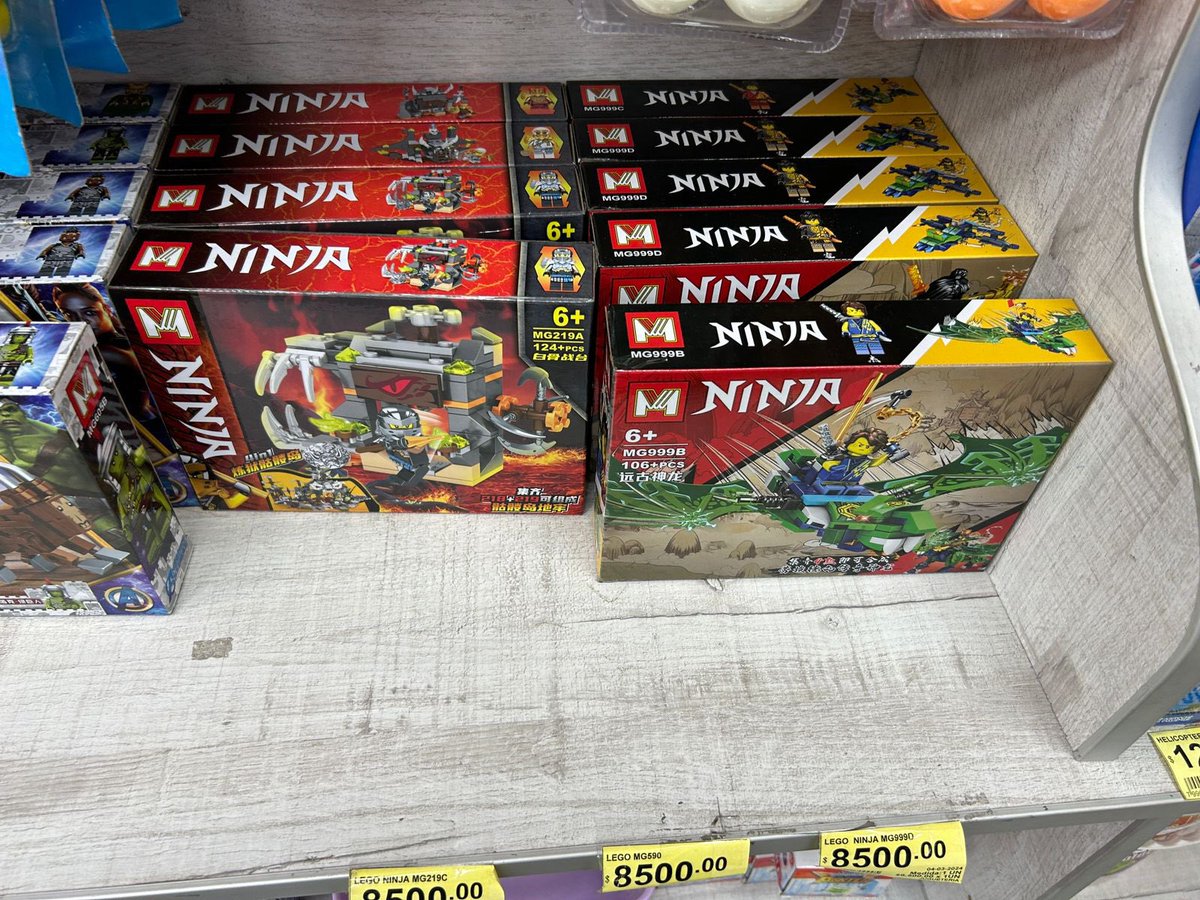 Estas fotos son de hoy, en Av Alberdi 6026, CABA. Productos TRUCHOS sin estampillas, datos de importador y sin normas de seguridad. 
Estoy cansado de ser siempre los mismos pelotudos los que invertimos en certificaciones, normas de seguridad y pagar cientos de impuestos. <a href="/lacha/">lacha</a>