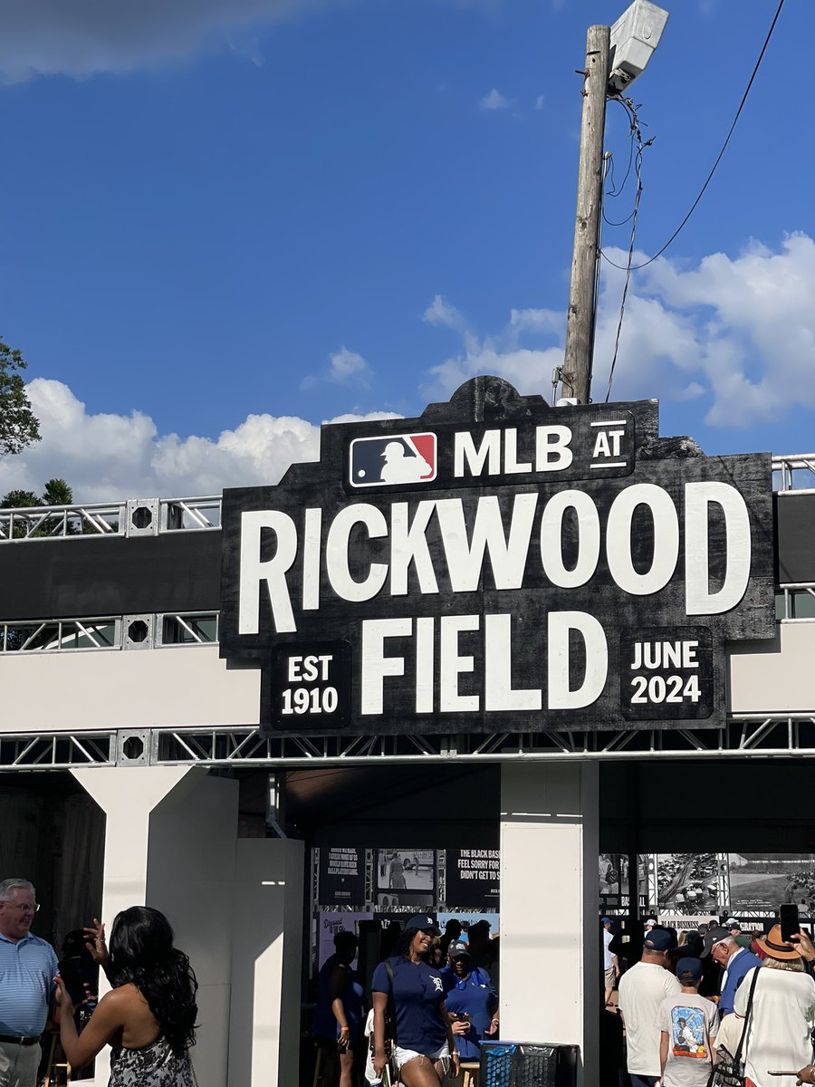 Train Walker tweet media