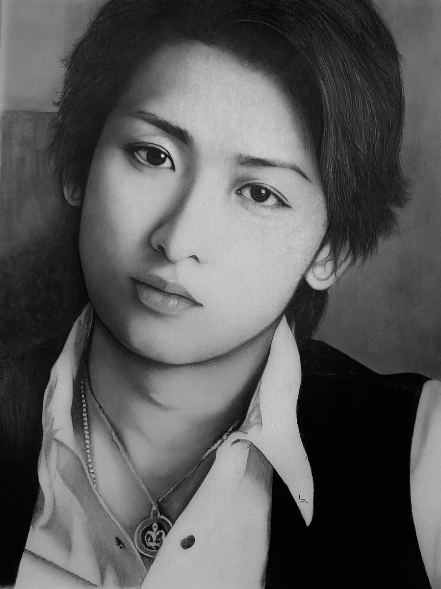 bubble3104's tweet photo. 成瀬さん、普通ならあんな黒くて肌が荒れてる復讐鬼なんて居ないわ！
ってなるとこだけど智の造形の美しさと演技力でむしろそれがリアルに魅せてたな。

懐かしい〜ちょっと今から観てみようかなぁ…ってなるには余りにも重すぎるドラマ。

#大野智
#鉛筆画

過去絵の成瀬領。 https://t.co/tuN86xY1Kn