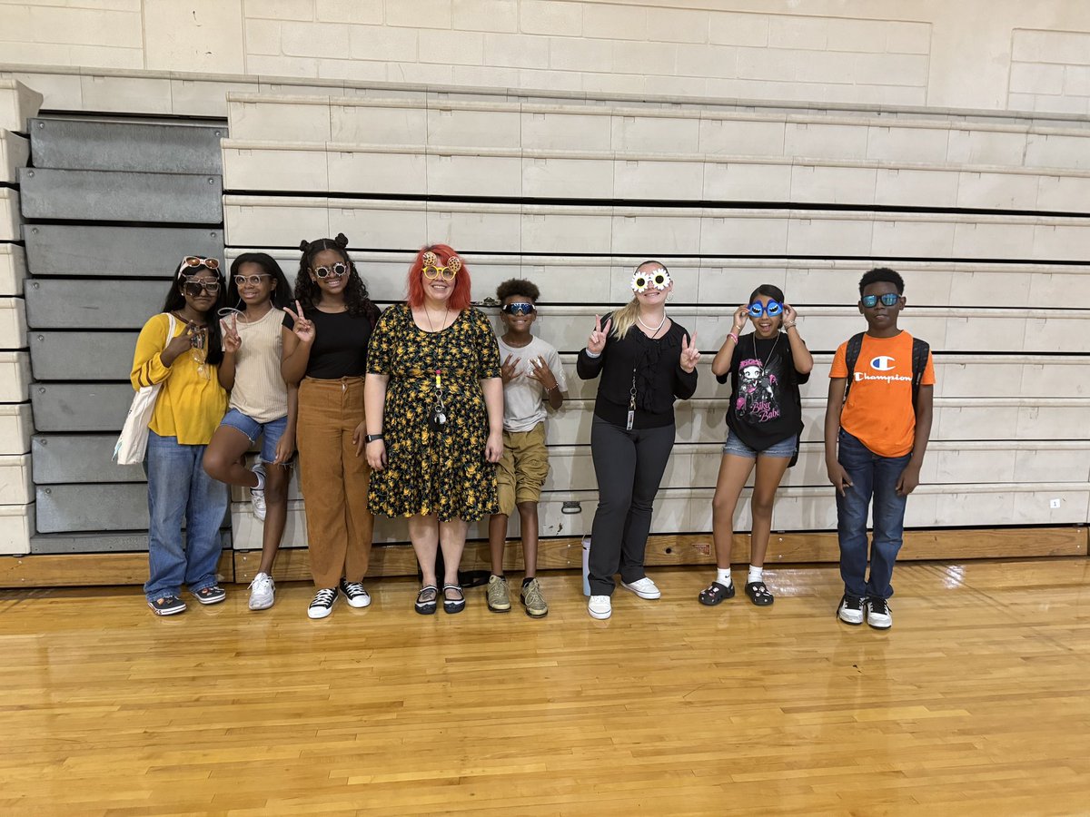 PiedmontlakesMs's tweet image. Bringing the sunshine at the PLMS Summer Learning Camp… needed the shades!! #summerlearningfun #futureisbright #spiritweekfun #PiedmontStrong @PLMS_DrRay