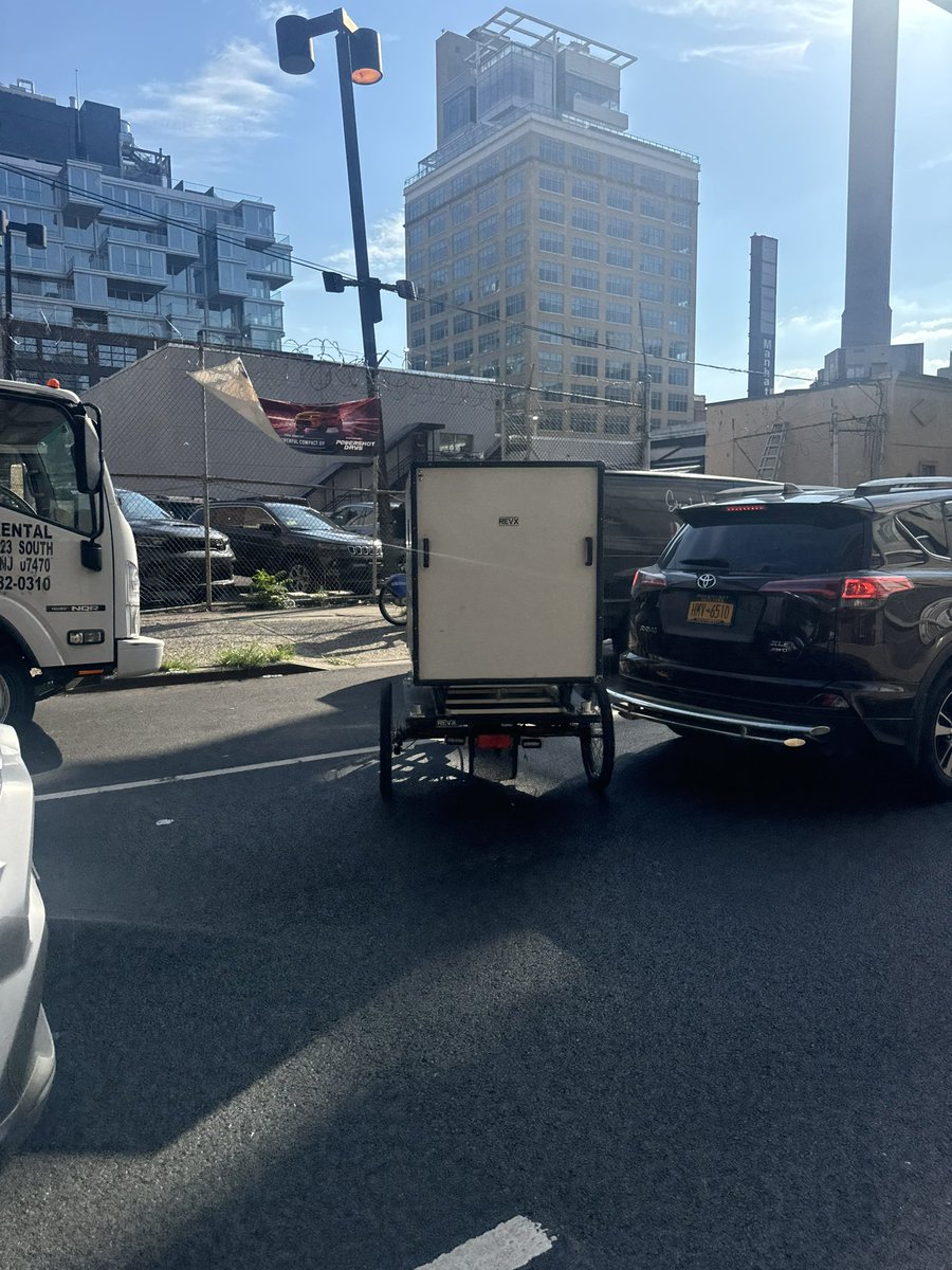 MobilityPerch's tweet image. The best way to move deliveries is to *keep* moving deliveries—regardless of street congestion. Micromobility options can make it happen.