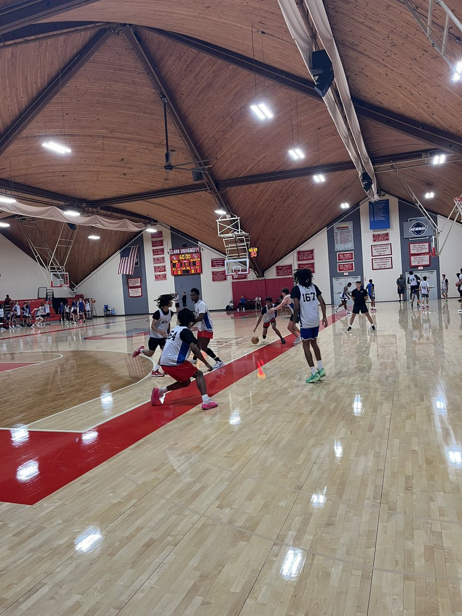 Early standout at the E75:
Jared Butler Wilbur Cross (CT) &amp; <a href="/ExpressionsBall/">Expressions Elite Basketball</a> 
Jerome Whyte Believe Prep (NY) &amp; PVO Elite 
Erik Graves Monsignor Scanlan (NY) &amp; PVO Elite 
Carson McDonald The Newman School (MA) &amp; <a href="/RivalsNation/">Rivals Nation</a> 
Colmn Gilroy <a href="/DarrowHoops/">Darrow School Basketball - NEPSAC AAA</a> &amp; <a href="/EVOHoops/">EVOLUTION Basketball New England</a>