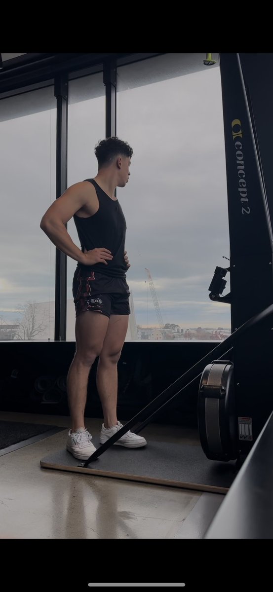 2021 (71kg) ➡️ 2024 (88kg) 

Last 3 years was consumed by my desire to be a fkn killer on the rugby field 🏉

Training like a maniac 

Zero parties 🍻

Diet on point 🥩

Heart was set on being a professional rugby player 

3 months ago I got into sales 💵

After that FIRST SALE