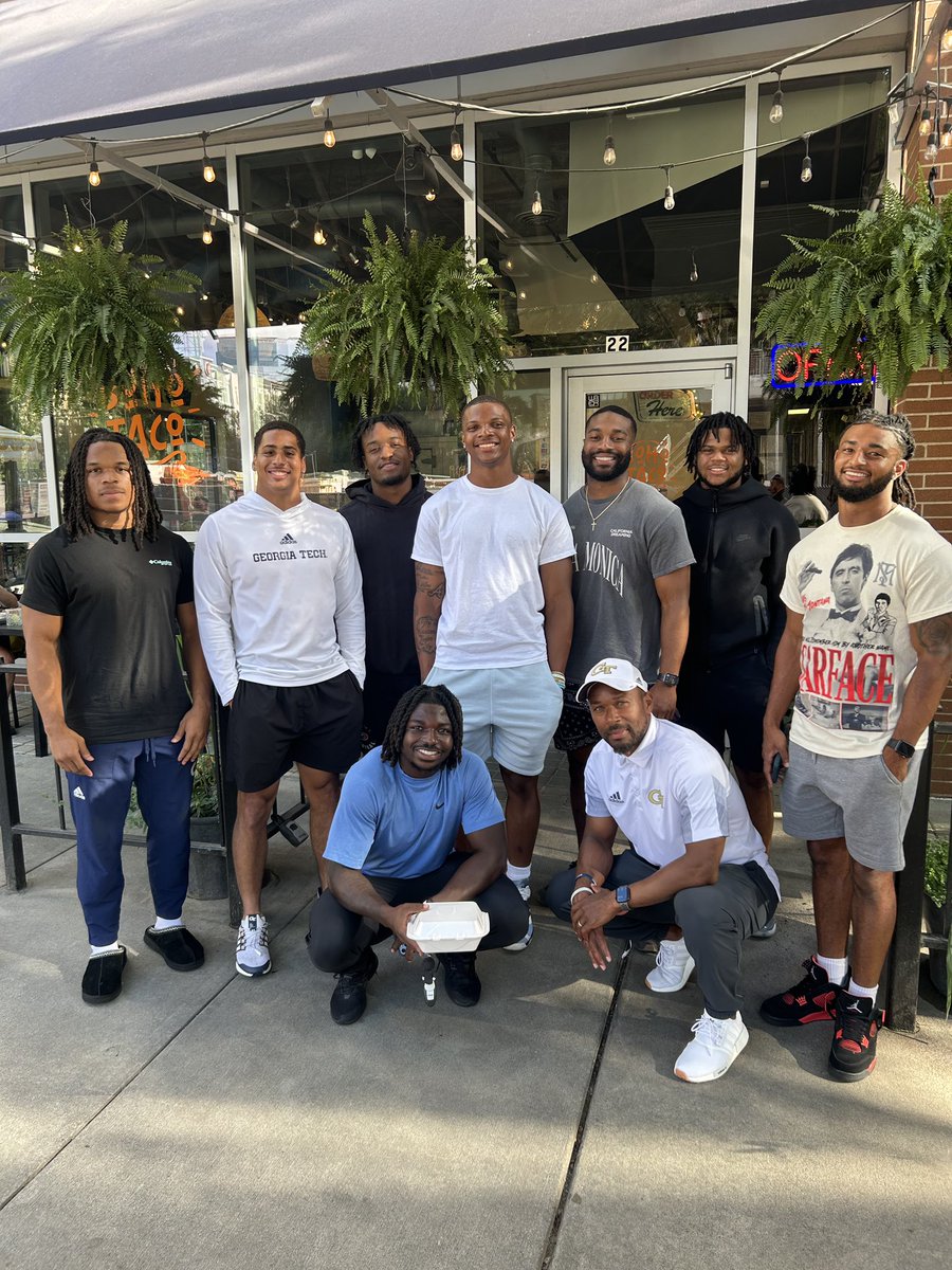 Great time w/ the #FlyBoyz 👐🏽 this evening!

EVERYTHING MATTERS 🐝