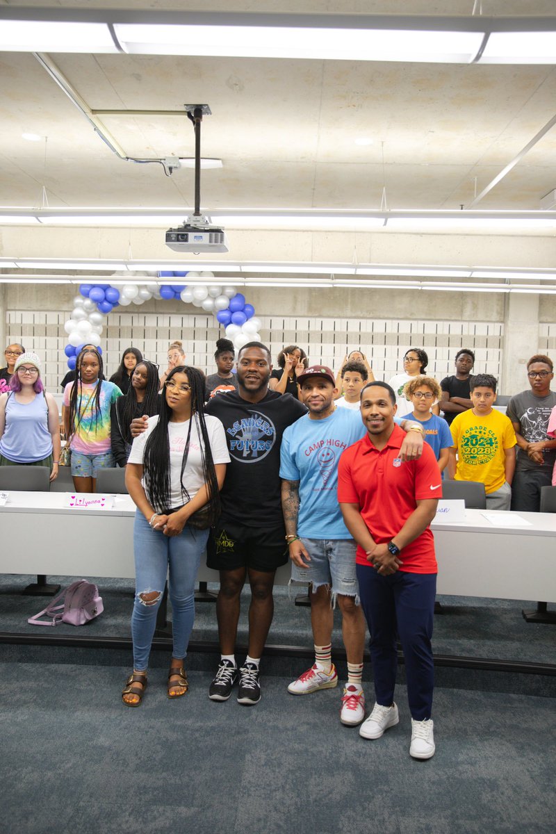 ZiggySmalls_'s tweet image. Day 1 of the 4th annual #ShelicesAngels Business Academy was a success 🙏🏾

Thank you to all the business owners/leaders who dropped by to impart some knowledge on the kids about what it means to persevere and run a business 

Looking forward to a great day 2 🤍