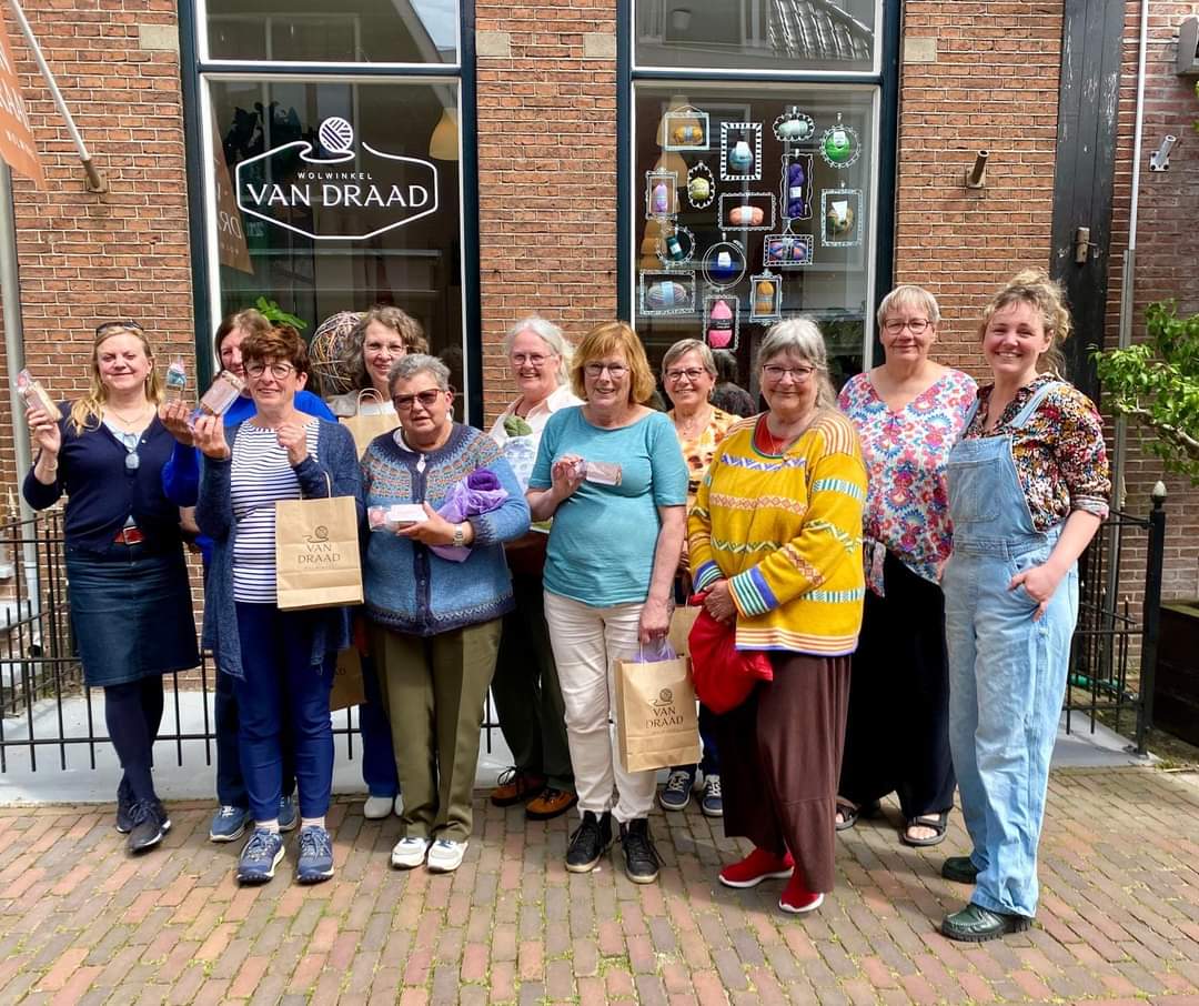 Op Avontuur door Friesland, workshops geven
Hier bij Van Draad in Grou
wolwinkel.nl
#breien #stricken #tricoter #knitting #thedutchknitters #CarlaMeijsen
#MagischeMotieven #HetBetereBreiwerk Ymkje Creatieve Reizen 
thedutchknitters.nl
ymkje.nl