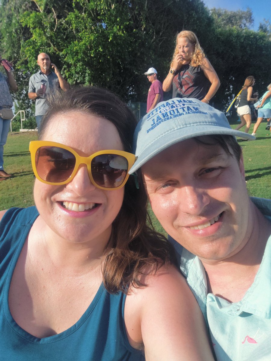 Having a great time on a Florida vacation. Tonight's the highlight of the  plans: watching Alanis Morissette, Joan Jett, and Morgan Wade in West Palm  Beach., image size:900x1200