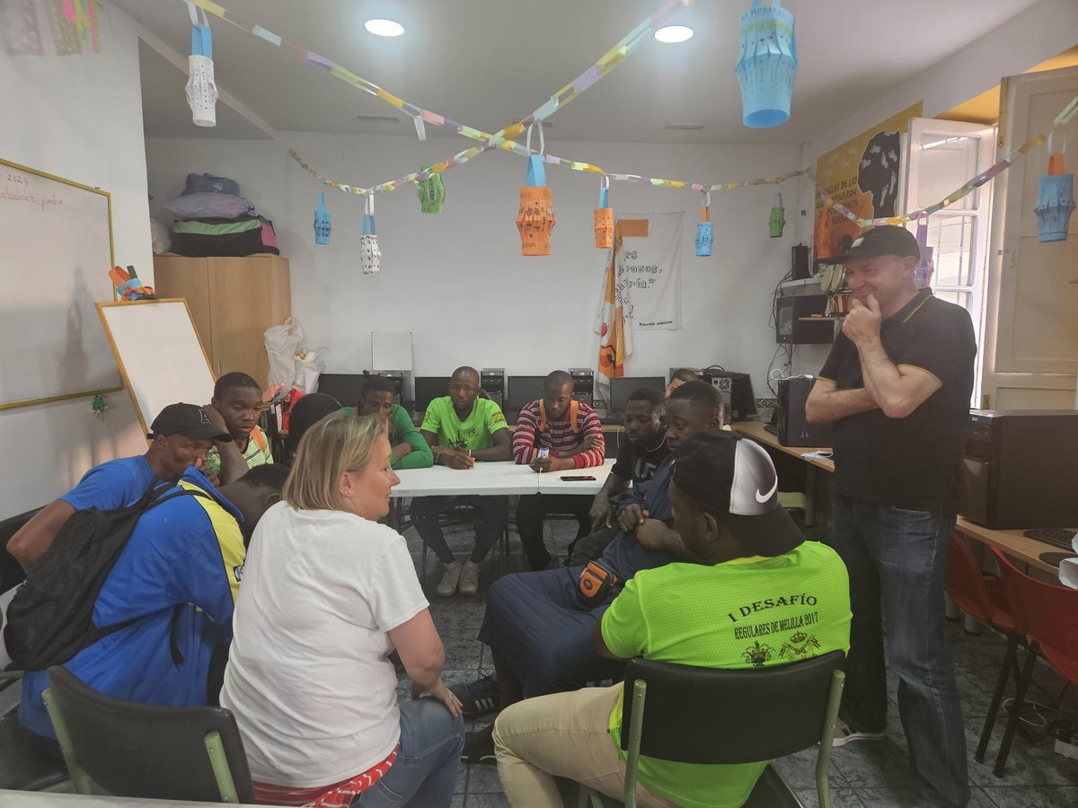 Hoy celebramos el día de los refugiados, y desde Geum dodou queremos unirnos a su fuerza y coraje de tantas personas que abandonan su hogar para escapar de conflictos y persecuciones.
Por sus derechos, la justicia, y su resilencia  para reconstruir sus vidas.