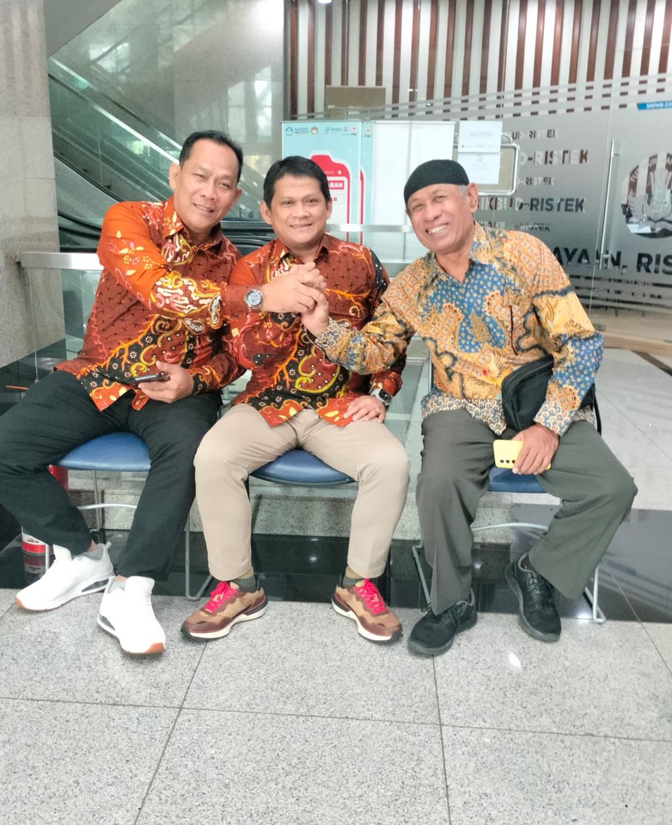 Sinyal merapat? <a href="/ginda8G/">ginda ferachtriawan</a>