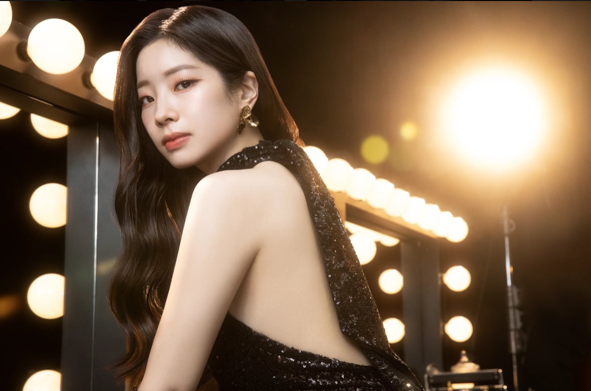 maindahyun's tweet photo. DAHYUN OH MY GOD??? https://t.co/08ZX8qbiLy