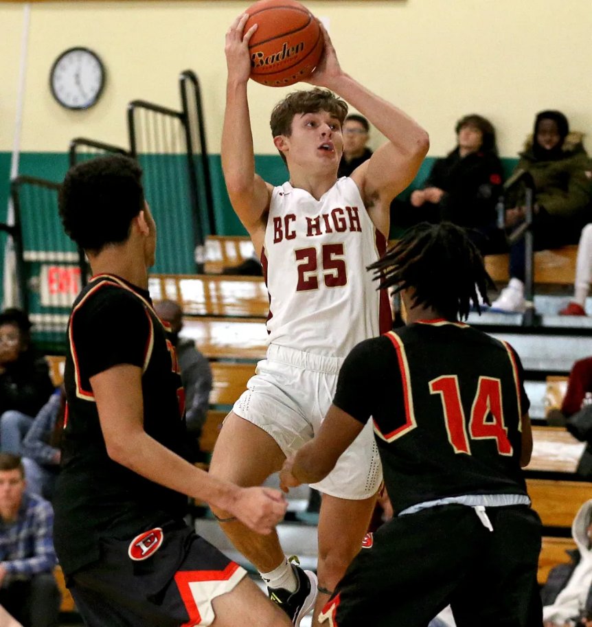tech_tucker's tweet image. Exciting action at the BABC/Slades Basketball Tournament! BC High vs. Everett showdown was intense. Check out the highlights!  #HighSchoolSports #Basketball #BCHigh #Everett #BABCSlades bostonherald.com/2022/12/27/gal…